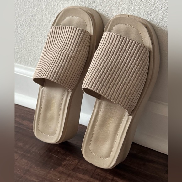 Memory Foam Y2K Style Beige Slide Sandals - Picture 3 of 12